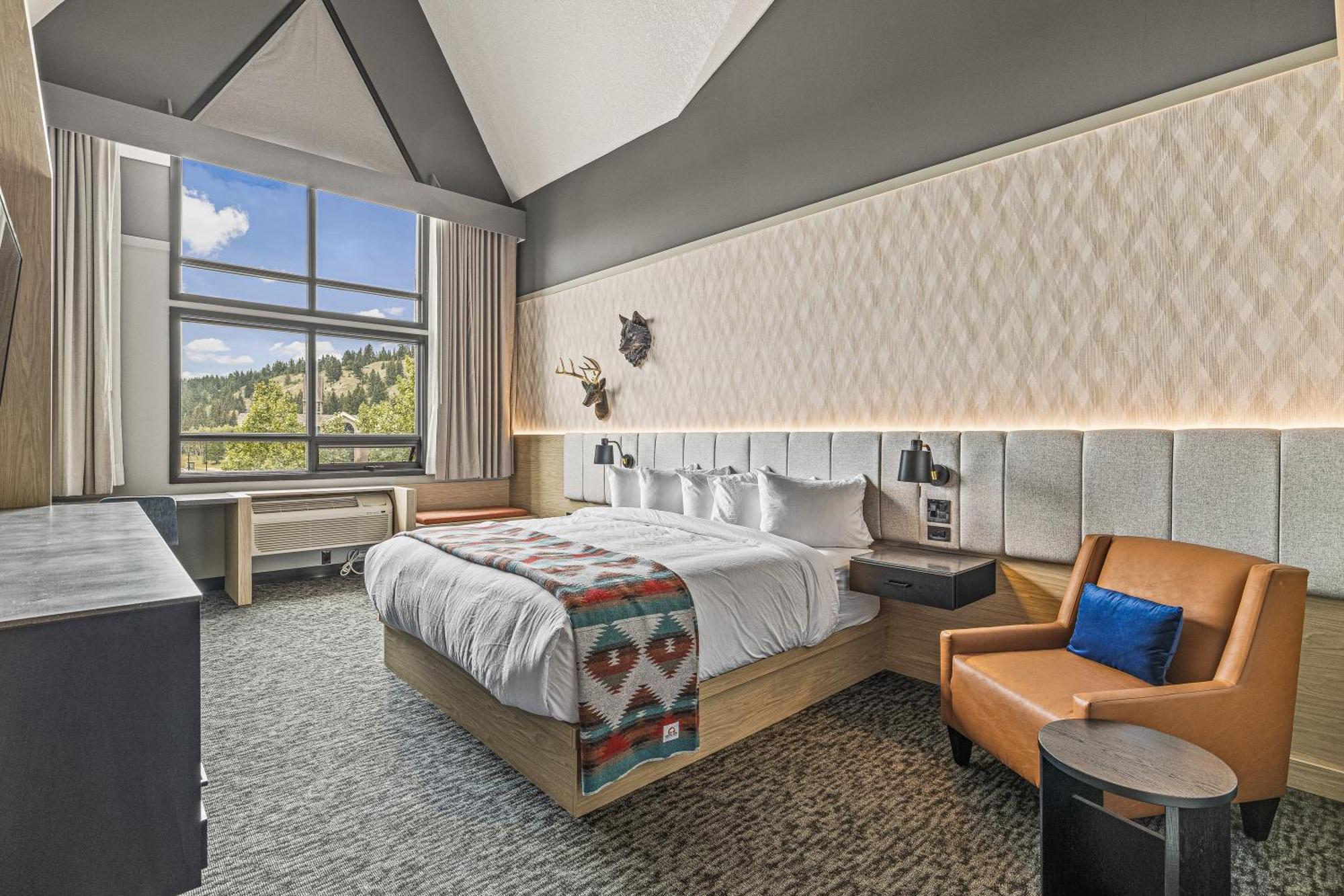 Mtn House By Basecamp Hotel 4*